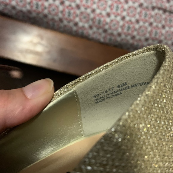size 8 1/2. Bella Vita Brand gold sparkle heels - Picture 7 of 8